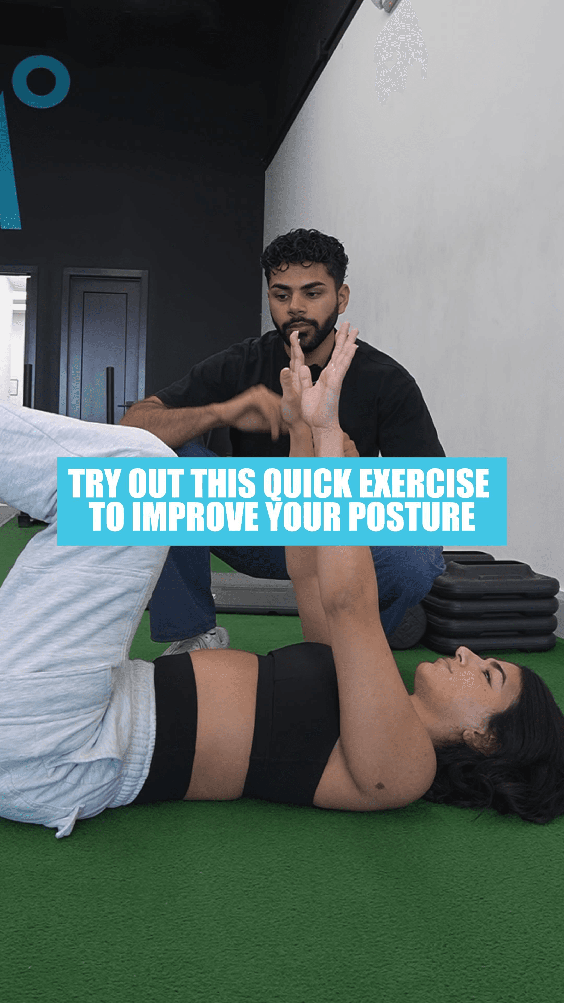 The dead bug is a great exercise to help target the deeper core, which isn’t isolated as much with your typical core exercises, like crunches (not hating on crunches they have their benefits 😅). 🧱 Try them out and let me know how they feel! #deadbug #deepcoreexercises #posturefix